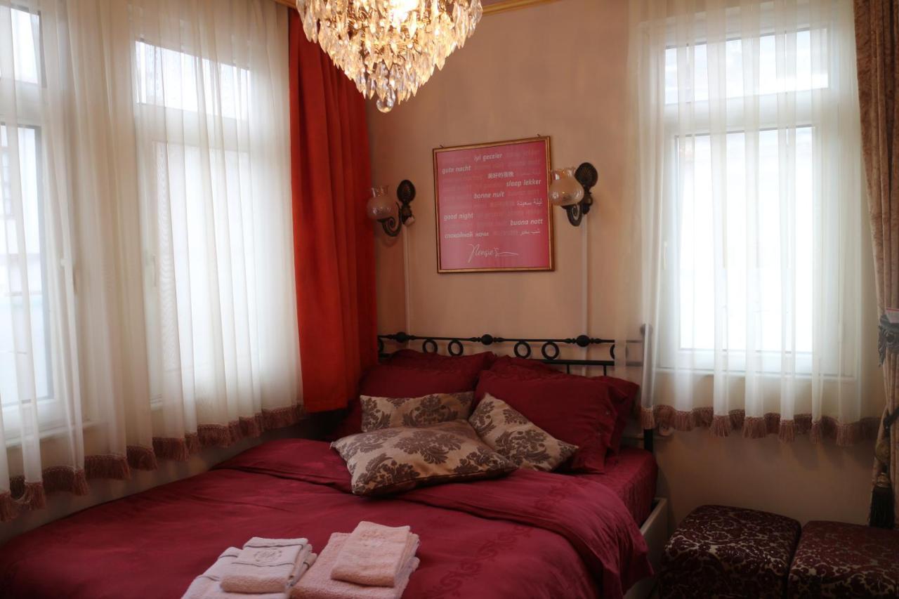 Nensie's Boutique 2*