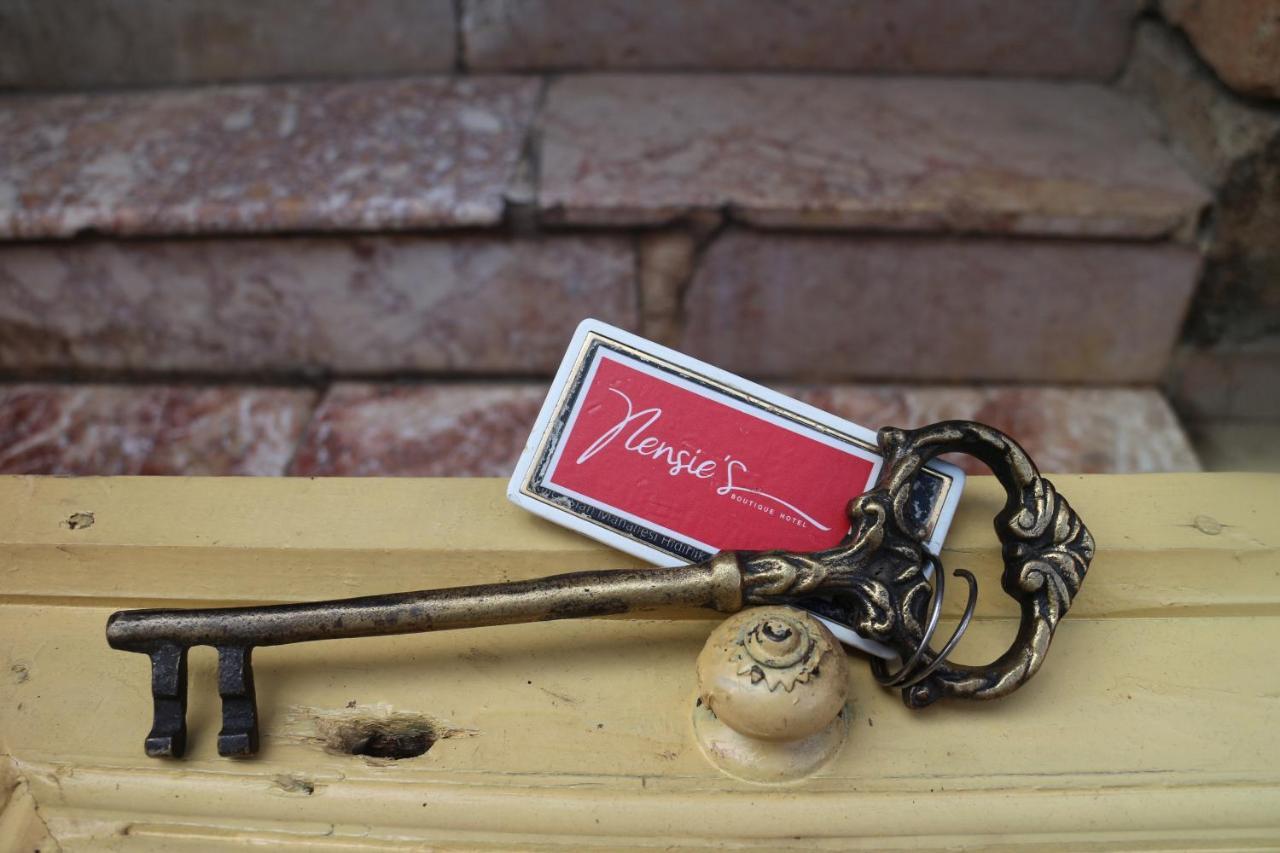 Nensie's Boutique
