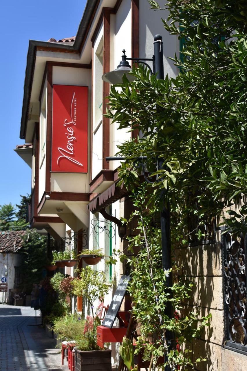 Nensie's Boutique 2*