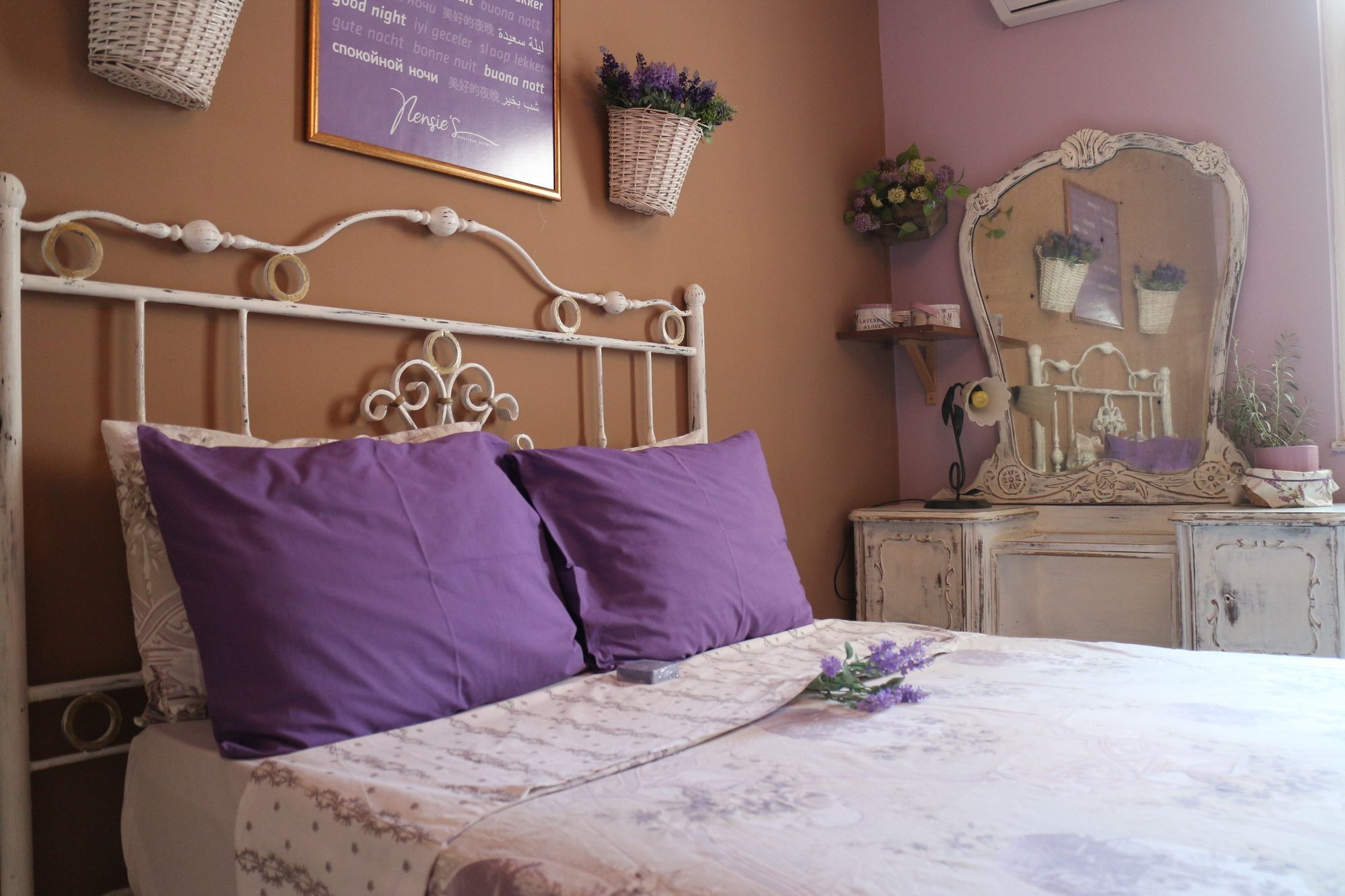 Nensie's Boutique 2*